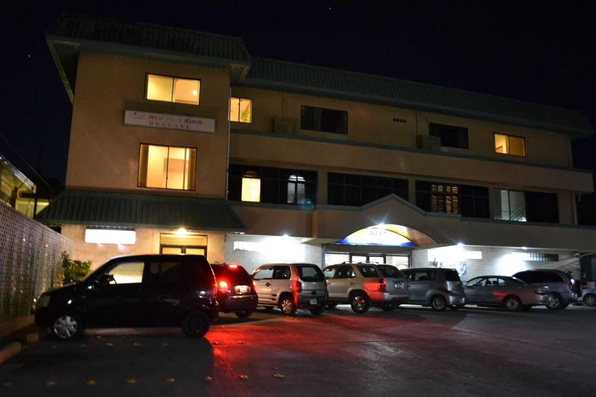 West Plaza Desekel Ξενοδοχείο Κορόρ Εξωτερικό φωτογραφία